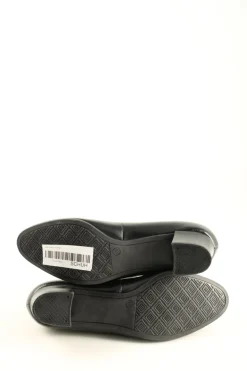 Pumps><noscript><img width=