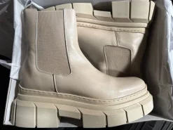 Stiefel Größe 41- New