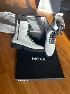 Stiefel Größe 37- Clearance