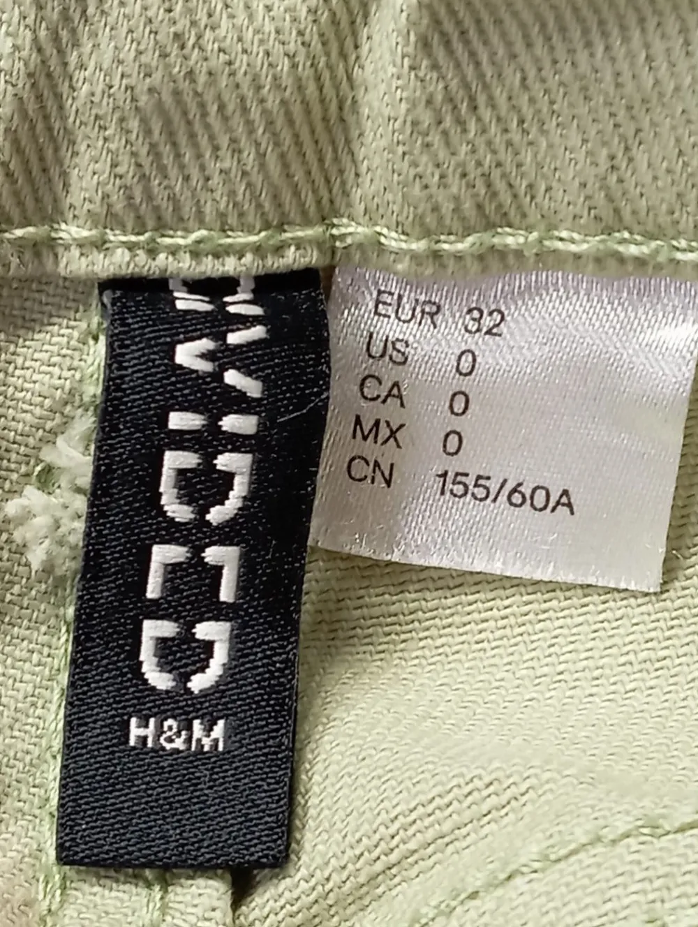 Jeans>H&M Divided Straight-Leg Jeans Größe 32 khaki