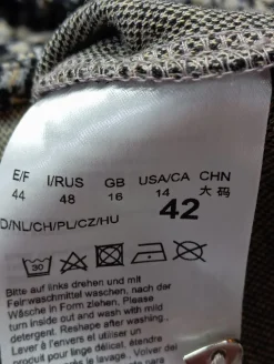 Strickkleid Größe 42-Cartoon Sale