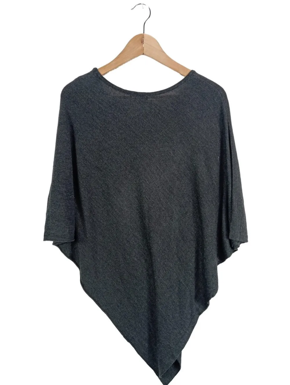 Strickbekleidung>Jacqueline de Yong Strickponcho Größe 40 hellgrau