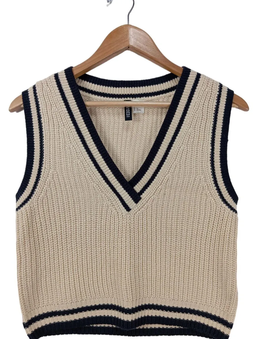 Westen>H&M Divided Strickweste Größe 36 wollweißschwarz