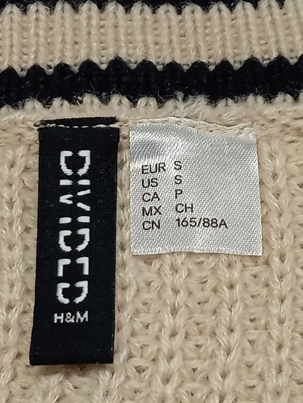 Westen>H&M Divided Strickweste Größe 36 wollweißschwarz