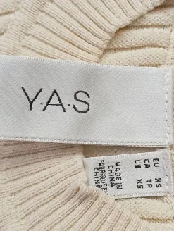 Tops><noscript><img width=