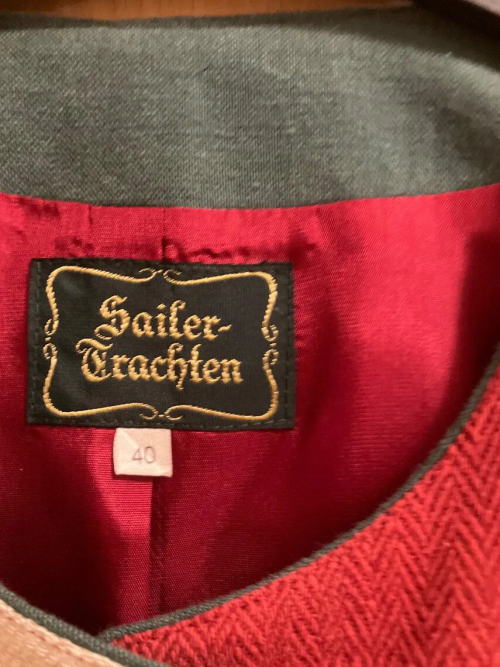 Trachtenmode> Trachtenjacke Größe 40 rot