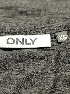 Tops><noscript><img width=