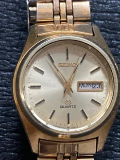 Uhren> Uhr goldfarben