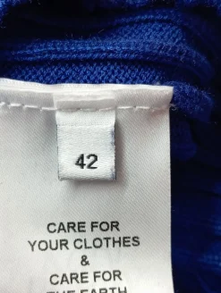 Pullover><noscript><img width=