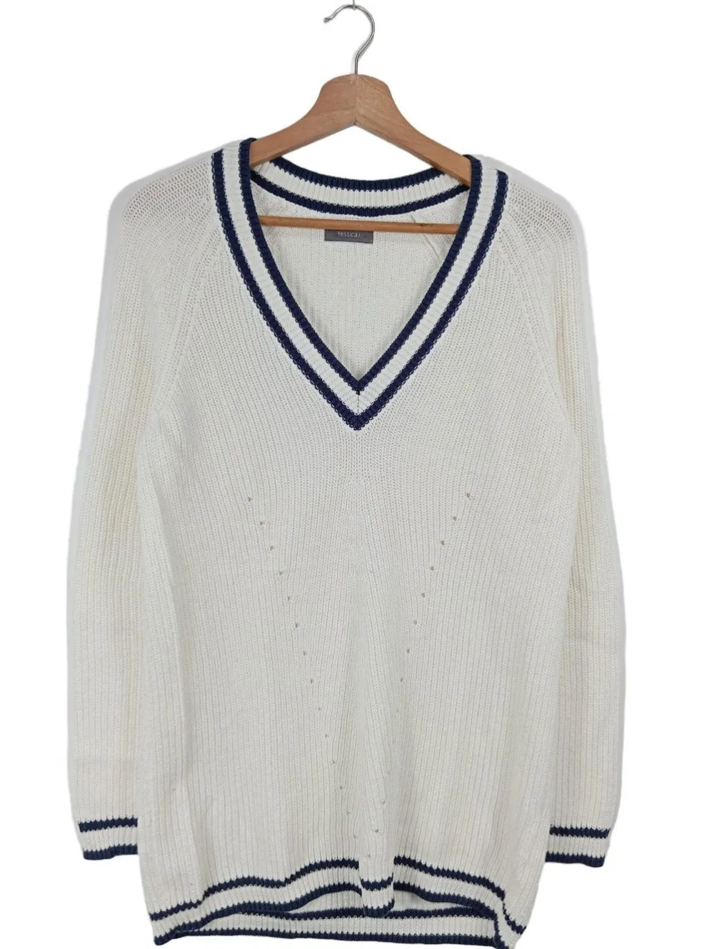 V-Ausschnitt-Pullover Größe 38-Yessica Outlet