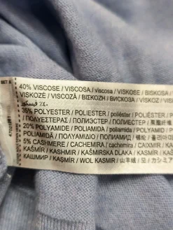 Pullover><noscript><img width=